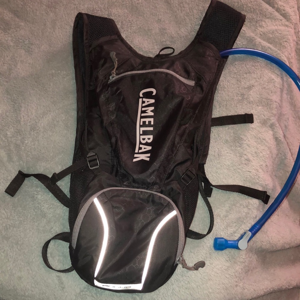 Camelback in black